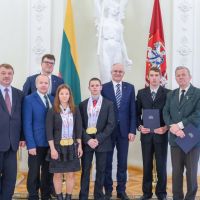 005