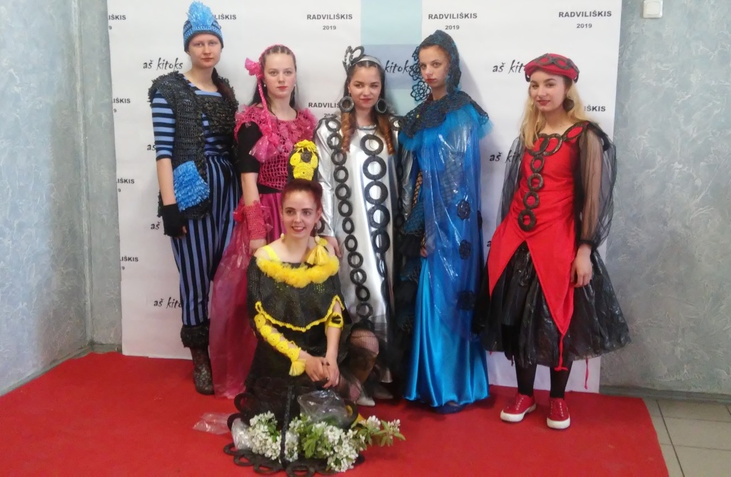 Centro merginos avangardinio meno festivalyje – konkurse „Aš kitoks“
