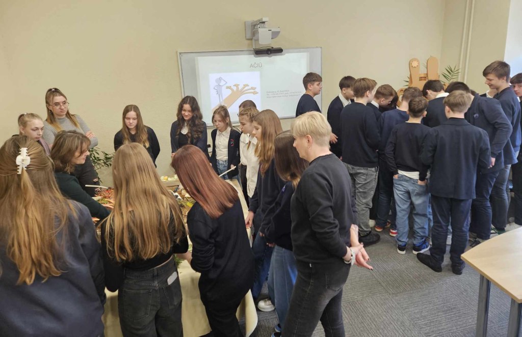 Centro atstovai Radviliškio Vinco Kudirkos progimnazijoje Centro atstovai Radviliškio Vinco Kudirkos progimnazijoje