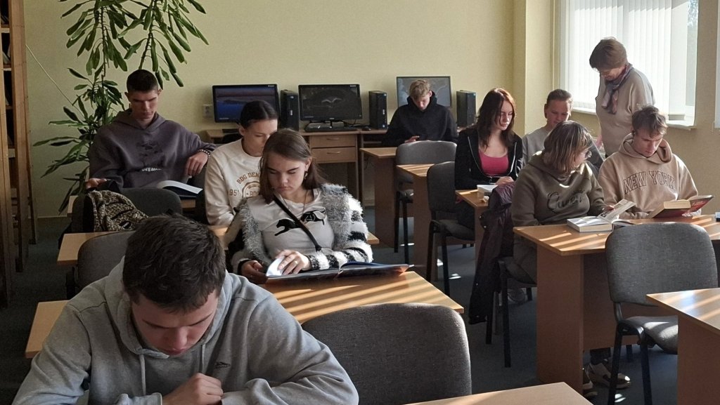 Pažintis su knygų pasauliu ir bibliotekos paslaptimis Pažintis su knygų pasauliu ir bibliotekos paslaptimis